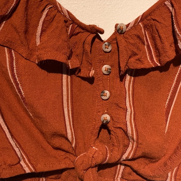 American Eagle Crop Top. Size XS. - Picture 2 of 4